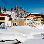 © Landhotel Alpenhof - Winteransicht 