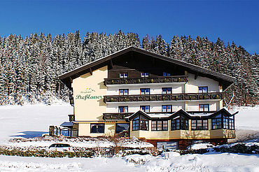 Außenansicht im Winter Landhotel Preßlauer, (c) www.berghotel-presslauer.at 