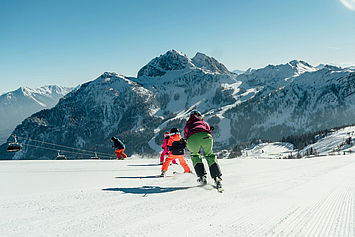 Skifahren mit der Familie, (c) www.nassfeld.at, Fotograf: Daniel Gollner