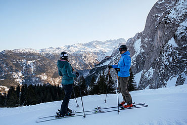 Ausblick auf die Bergwelt ebim Skifahren am Dachstein© STMG Fotograf: Karl Steinegger