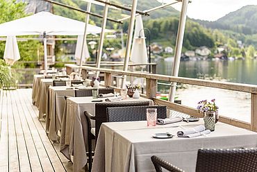 Terrasse im Landhotel Das Traunsee direkt am See 