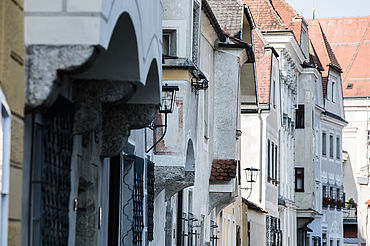 Historische Häuser in einer Altstadt-Gasse von Steyr, (c) Oberoesterreich Tourismus Gmbh, Robert Maybach