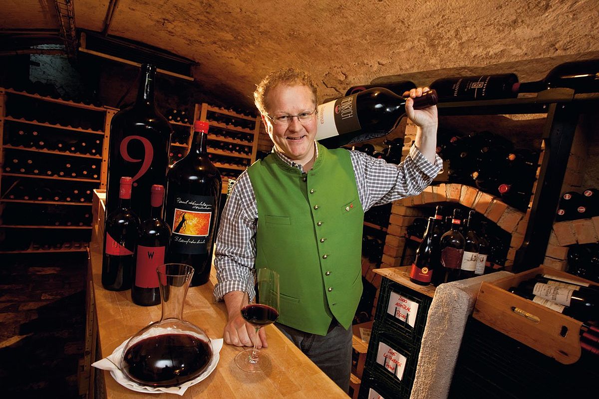 Chef Reinhold Baumschlager im Weinkeller des Landhotel Forsthof Chef Reinhold Baumschlager im Weinkeller des Landhotel Forsthof