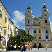 © TVB MondSeeLand - Kirchenplatz und Basilika 