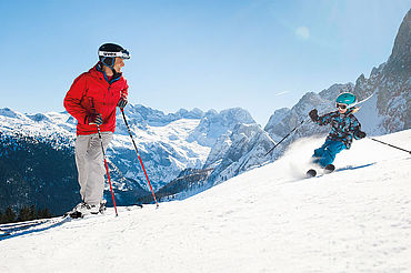 Familie bei Skifahren Dachstein West, (c) www.dachstein.at