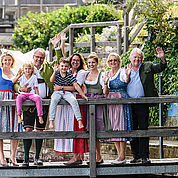 © Landhotel Das Traunsee - Christof Wagner - 3 Generationen Gastgeberfamilie Groeller 