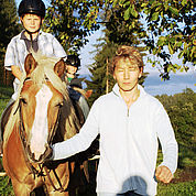 © Landhotel Presslauer - Ponyreiten am Bauernhof 