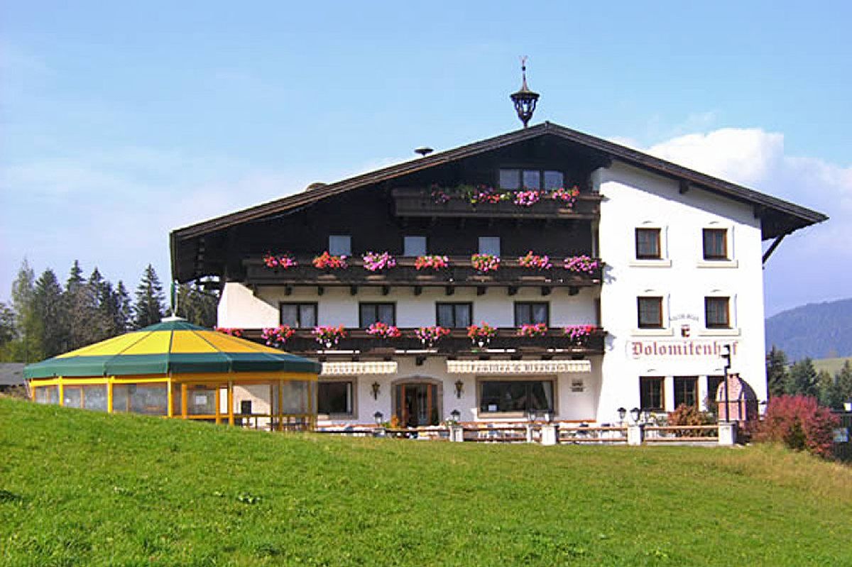 Landhotel Salzburger Dolomitenhof - Hotelansicht Sommer