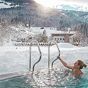 Landhotel Alpenhof - Winterromantik im verschneiten Freibad