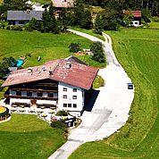 © Landhotel Salzburger Dolomitenhof - Luftaufnahme Sommer  