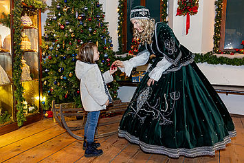 Steyrer Christkindl im Weihnachtsmuseum (c) Der Botagraph