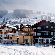 © Landhotel Traunstein - Hotelansicht Winter 