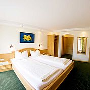 © Landhotel Salzburger Dolomitenhof - Zimmer mit Panoramablick 