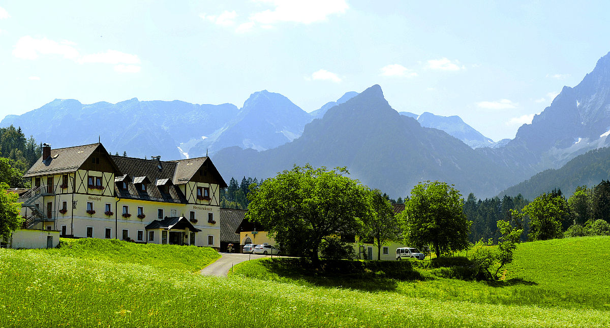 Landhotel Gressenbauer Hotelansicht Sommer