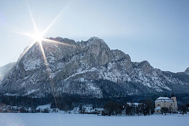 Kirche St. Lorenz und Drachenwand, (c) TVB-Mondsee  - Irrsee