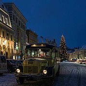 © Landhotel Mader - Oldtimer Bus Stadtplatz Steyr im Advent 