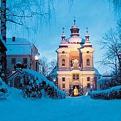 © Landhotel Mader - Kirche im Winter  