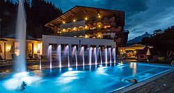 Landhotel Alpenhof - Hotelansicht Nacht