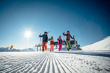 Skifahren mit der Familie, (c) www.nassfeld.at, Fotograf: Daniel Gollner