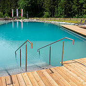 © Landhotel Alpenhof - Erholung am Naturschwimmteich