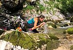 Mountainbikerast mit kühlem Nass Mountainbikerast mit kühlem Nass