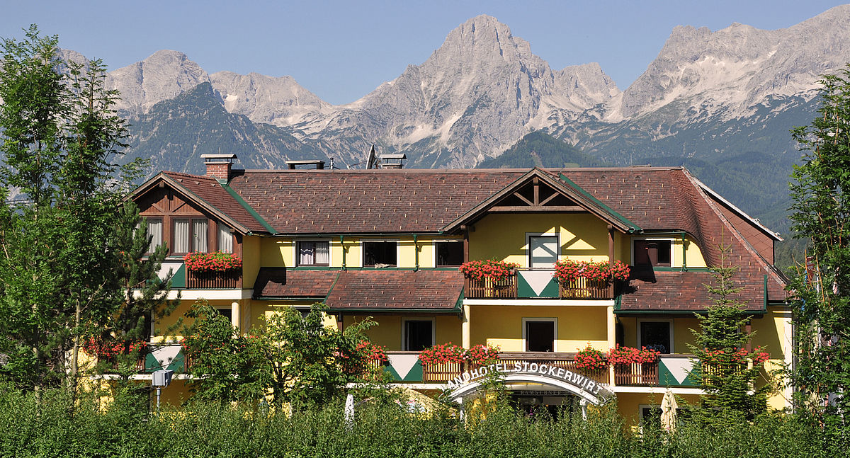 Landhotel Stockerwirt - Sommeransicht Landhotel Stockerwirt - Sommeransicht