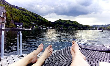 Nach aktiver Wanderung in Ruhe am Steg entspannen Nach aktiver Wanderung in Ruhe am Steg entspannen