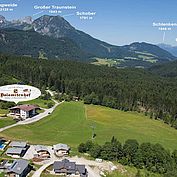 Landhotel Dolomitenhof mit Bergpanorama 