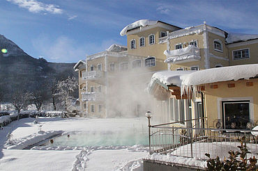 Beheizter Außenpool im Winter, (c) Eichingerbauere 4*S