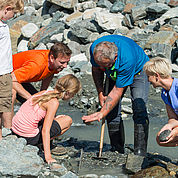 © Tourismusbüro Bramberg - Erlebnis und Spannung beim Suchen des grünen Smaragds im Habachtal