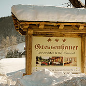 landhotel-gressenbauer-hoteleinfahrt-im-winter