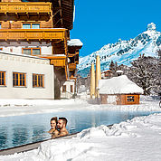 © Landhotel Alpenhof - Freibad im Winter 