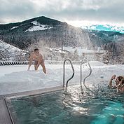 Landhotel Alpenhof im Winter mit beheiztem Aussenpool 