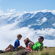 Wandern mit Ausblick auf den Nationalpark Hohe Tauern © Wildkogel-Arena Neukirchen und Bramberg