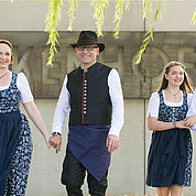 © Landhotel Birkenhof/ Helmreich - Familie Beck traditionell in Tracht 