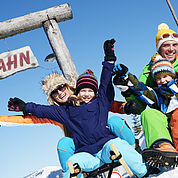 beleuchtete Winterrodelbahn - Familienurlaub  