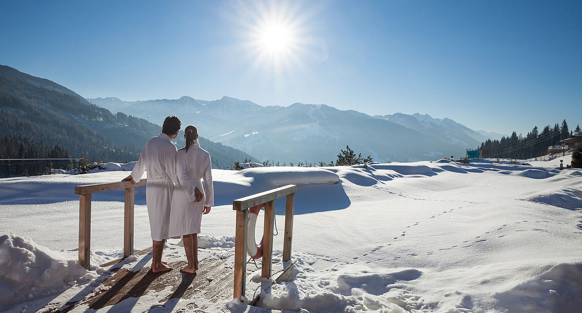 Wintererholung und Aktivurlaub - Ausblick in die schneereiche Wagrainer Bergwelt