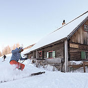 Skifahrer bei Hütte in Hinterstoder, (c) OÖT David Lugmayr