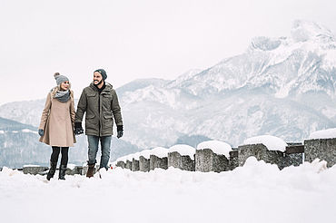 Mondsee, Winterspaziergang an der Uferpromenade, ©Oberoesterreich-Tourismus-GmbH Robert Maybach