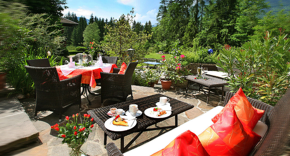 Sonnenterrasse im Landhotel Schuetterbad