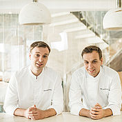 zwillinge-ivan-und-sergej-beresuzki-aus-dem-international-bekannten-restaurant-twins-garden